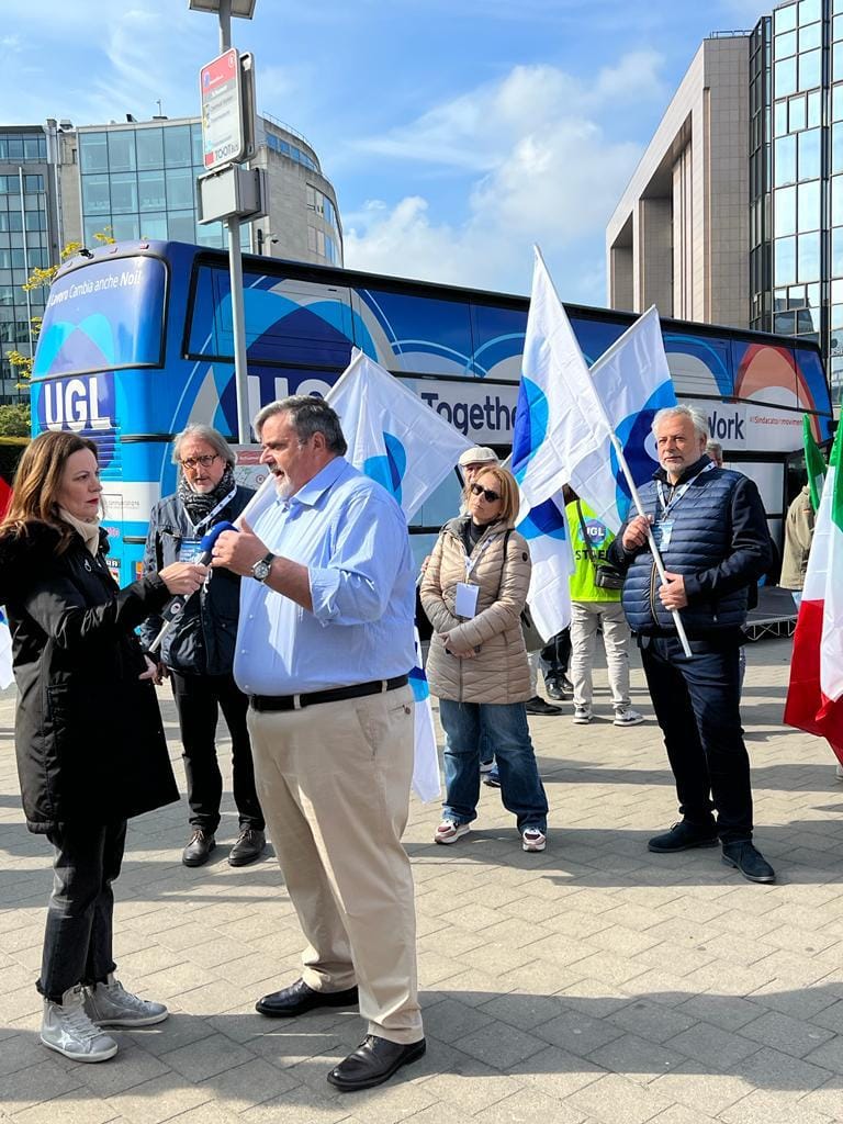 fpcapone's tweet photo. Primo Maggio a Bruxelles l’UGL vuole farsi sentire presso le istituzioni dell’Ue per dare voce a esigenze e a istanze dei lavoratori. Con la partecipazione di delegazioni sindacali provenienti da  GranBretagna, Albania Spagna e Ungheria
#ilsindacatoinmovimento 
#uglfuturoallavoro https://t.co/0f8meTHvfT