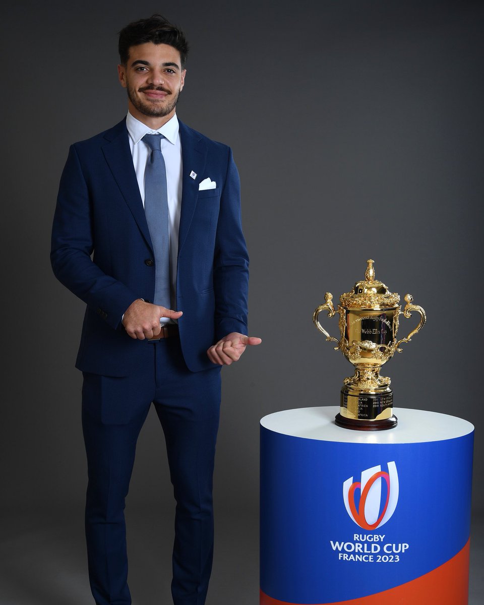 Joyeux anniversaire <a href="/RomainNtamack/">Romain Ntamack</a> 🎂 
Une photo qui présage de bonnes choses pour l’année prochaine ? 👀 #RWC2023