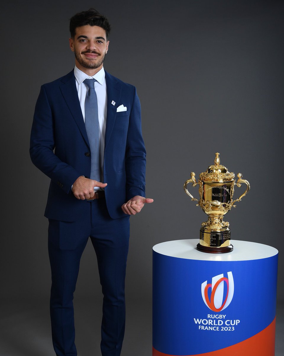 Joyeux anniversaire @RomainNtamack 🎂 Une photo qui présage de bonnes choses pour l’année prochaine ? 👀 #RWC2023