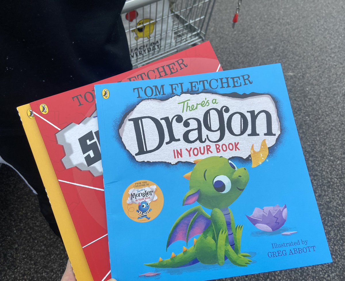 missthomasx's tweet photo. lovely bank holiday Sunday find at @AldiUK 👏🏼 £1.99 each!! 😍 https://t.co/FmQjmzgnvs