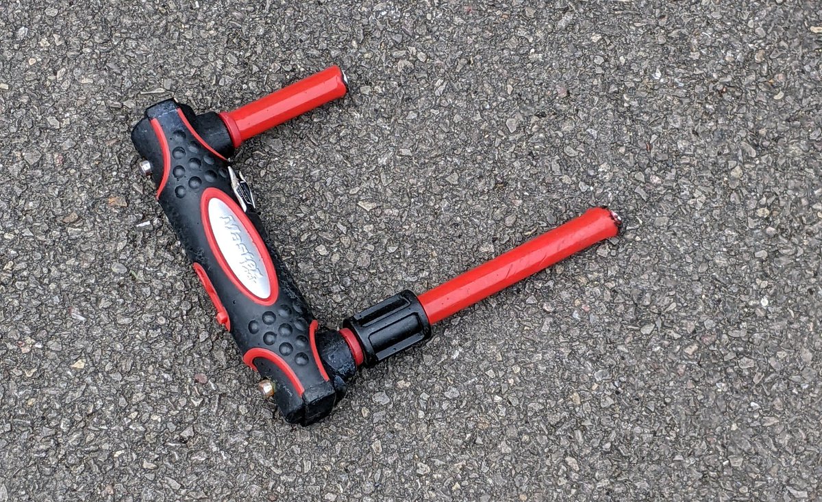 Not a welcome sight on the path behind 20-32 Reliance Way this morning. Check your bikes please and report to 101 if yours has gone. <a href="/cycloxoxford/">Cyclox</a>