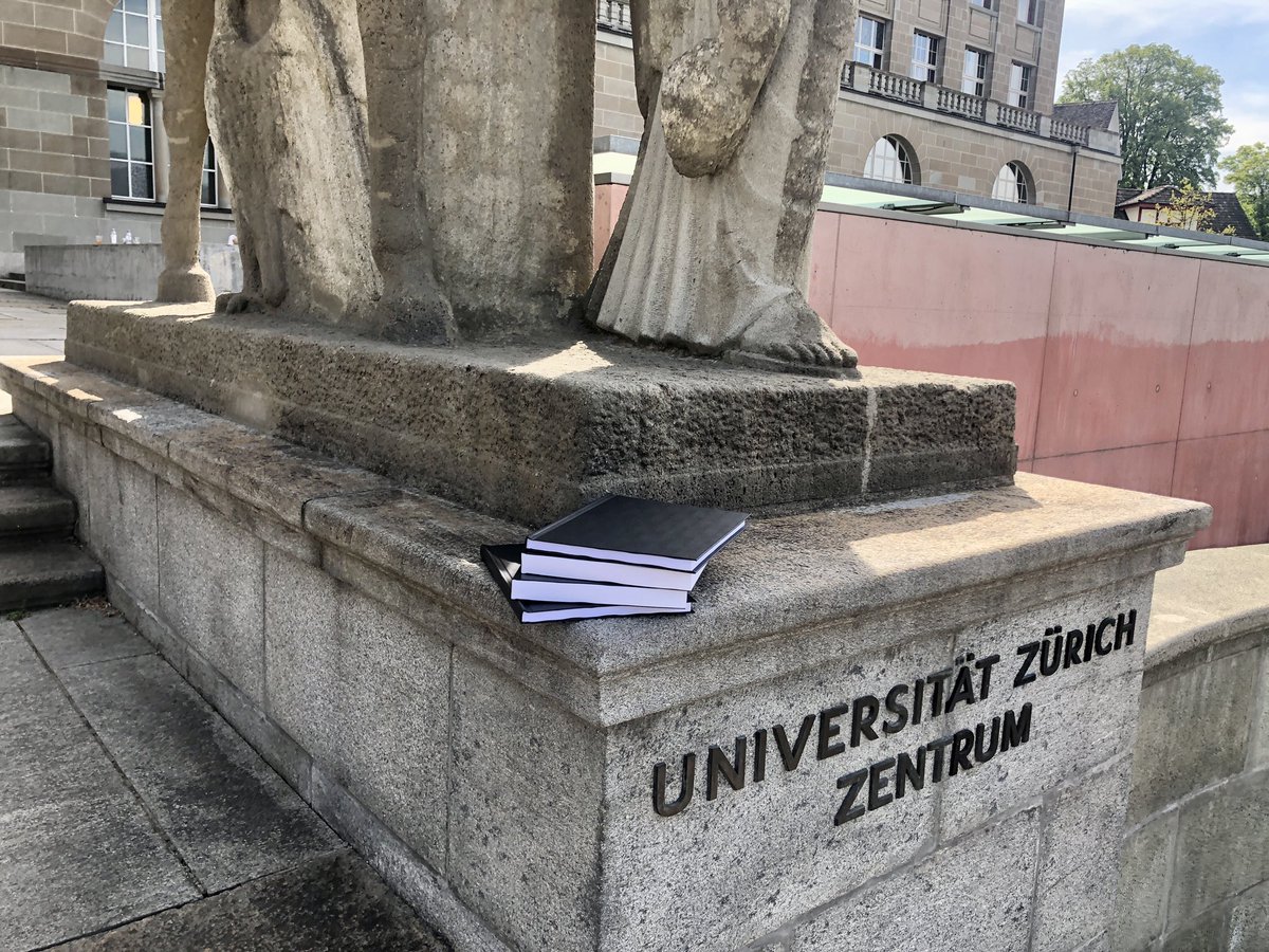 uvoegeli's tweet photo. Heute habe ich nach 6 Jahren Arbeit meine Dissertation (Doktorarbeit) abgegeben @UZH_ch 
😅🤓🤩 Das Thema ist aktueller denn je: #Demokratie und #Menschenrechte https://t.co/GOSg7WtVG0