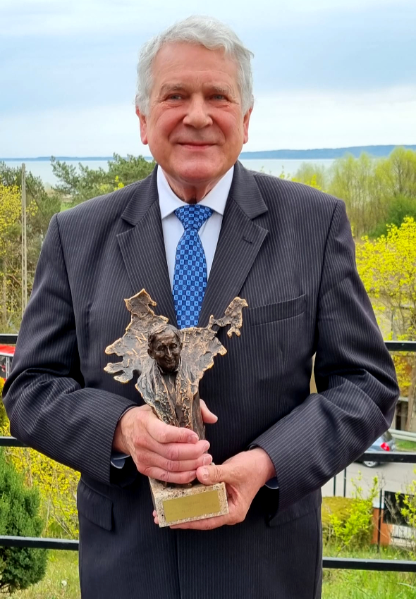 werbisci's tweet photo. 1 maja Krynicy Morskiej została wręczona kolejna Nagroda im. o. Mariana Żelazka. Laureatem trzeciej edycji Nagrody został dr hab. n. med. Wacław Leszek Nahorski.
Więcej: https://t.co/ikO6VKKJBb
#MarianŻelazek https://t.co/3CYNQ8U5nw