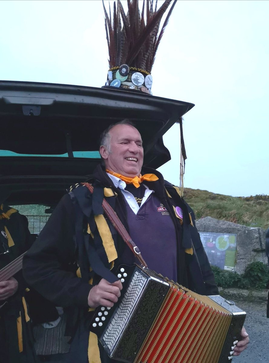 WreckersMorris's tweet photo. When Squire doesn't want to get his head wet! 🙄🤣
#wetmaydaymorning #morrissquire #morrismusic #morrisdancing #Cornwall #kithill #sundance #celeration #ukmorrisdancing #hat #bordermorris https://t.co/0o86NSEaI7