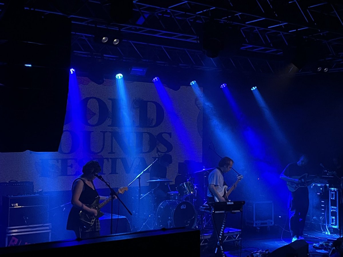 lauramillz88's tweet photo. Such a great day at #GoldSounds festival yesterday. Was nice to get out and watch a few bands with a few beers. Missed doing things like this the last couple of years, you just can’t beat live music! 🎸🍺#PipBlom #GoatGirl #NewDad #LooseArticles https://t.co/AyRISHql3y