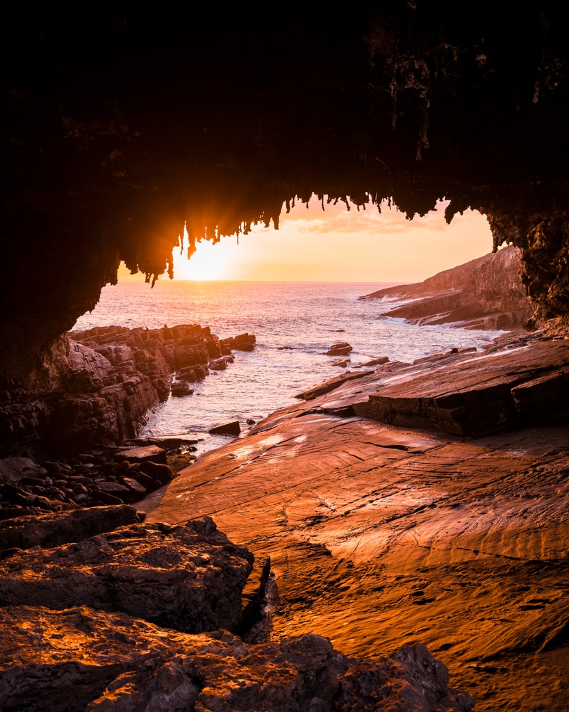 nathsway's tweet photo. This is one of Kangaroo Island's most instagrammed locations and it's easy to see why 👀 Located within the Flinders Chase National Park, Admirals Arch is one of Kangaroo Island's most impressive natural landmarks 📸 
-
#kangarooisland #southaustralia #admiralsarch https://t.co/47tyxr7iv9