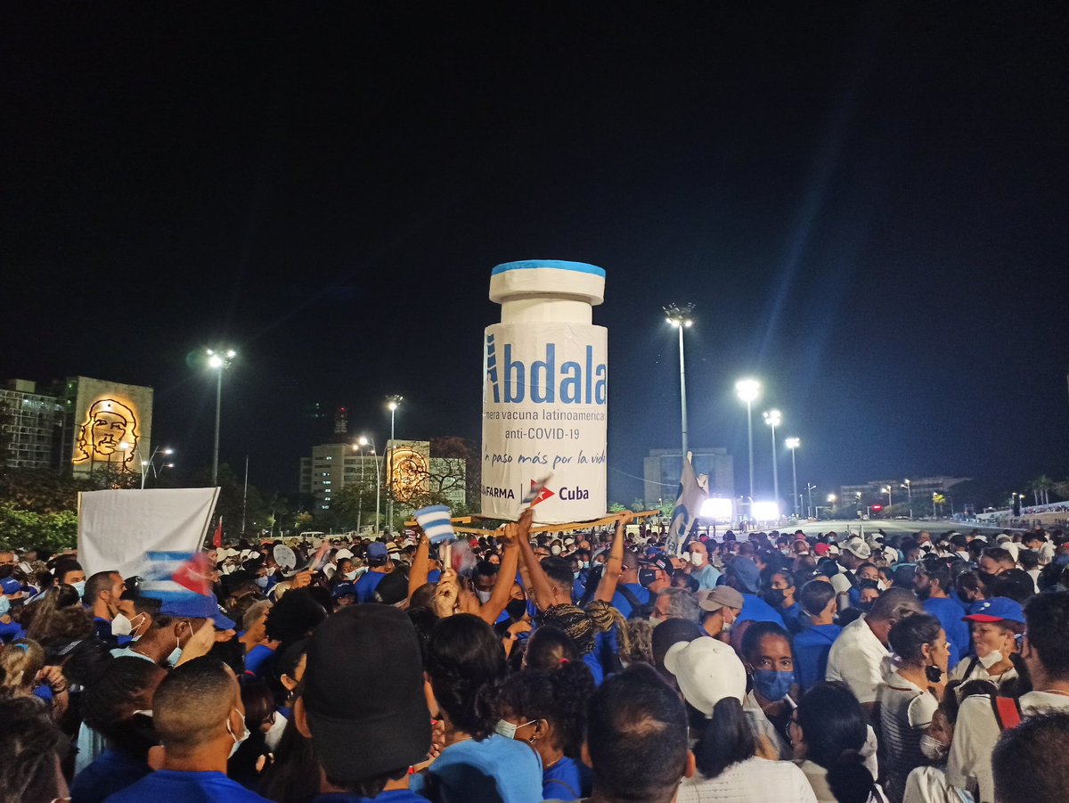 #Abdala luce orgullosa en la Plaza de la Revolución, acompañando a su pueblo vacunado.