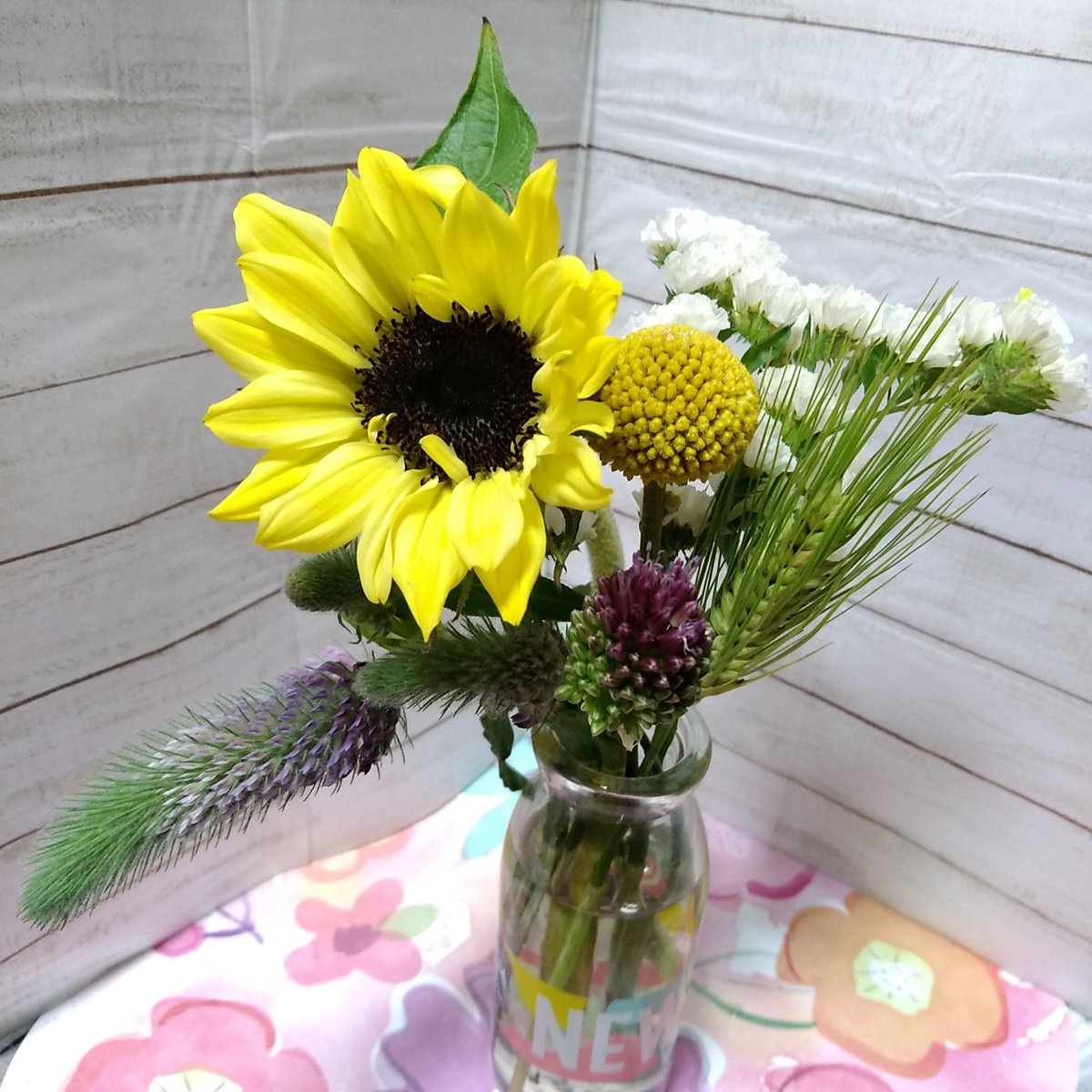 تويتر Mayu Mi على تويتر 金曜に届いたお花 今回もかわいい ひまわり クローバー 丹頂アリアム グラスペディア スターチス 六条ムギ ひまわりの茎が曲がってて下向くのでいけるの難しい 初回1000円offクーポン Refxpvtv77m9s 1000円以上の商品に限ります