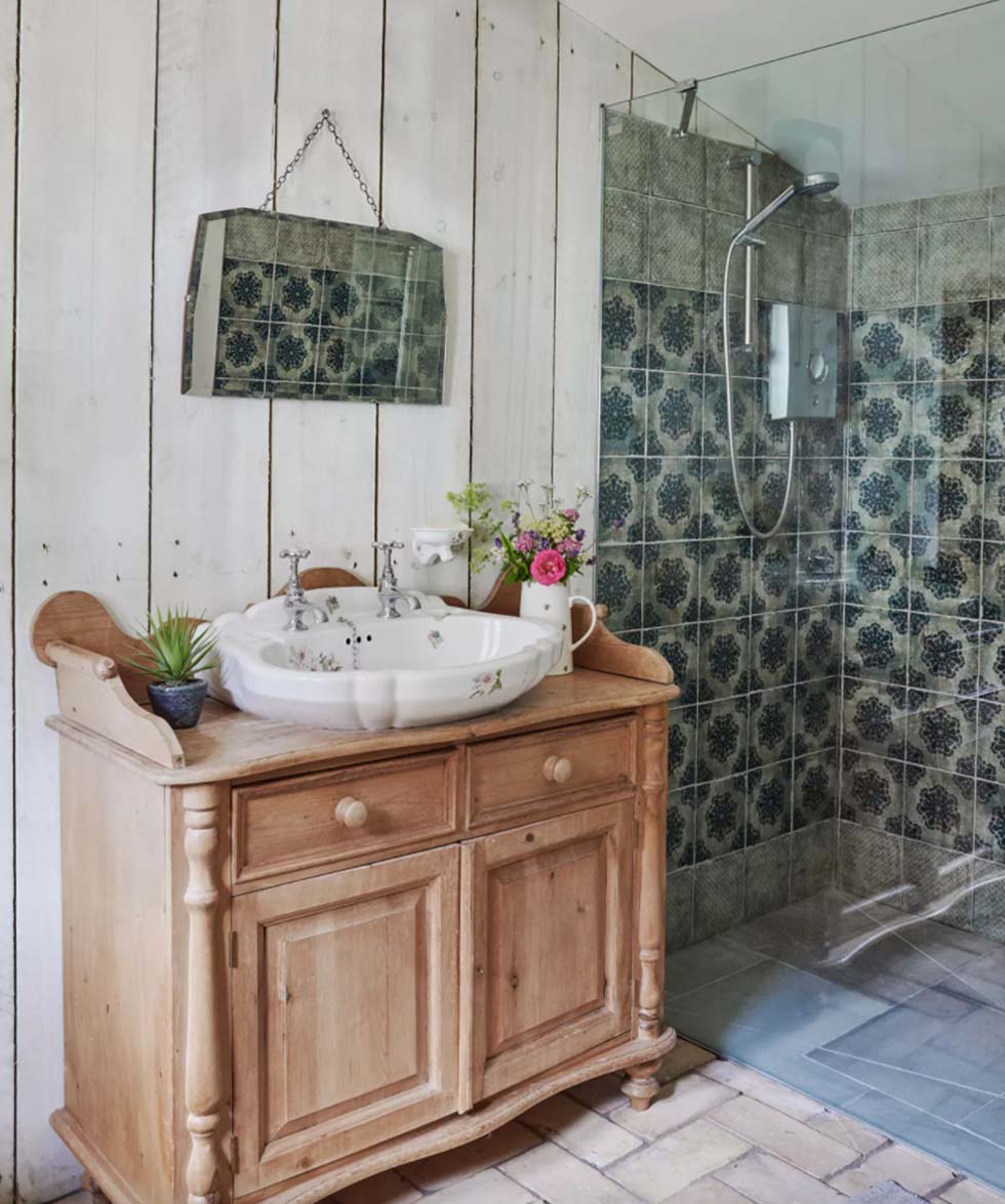 If you prefer a more traditional vibe when it comes to your remodel, mixing old and new is a great idea. Keep all the essentials modern – toilet, shower, etc. and then source antique (or just older) pieces that are more decorative – like this vanity unit. 📷: Future / Brent Darby