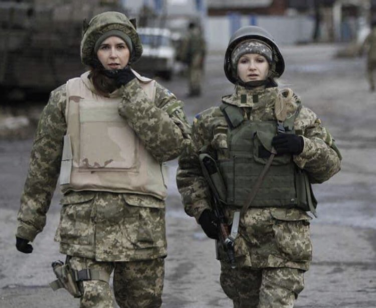 visegrad24's tweet photo. Ukrainian women defending their nation against the Russian Army.
🇺🇦 https://t.co/5PixfhUghK