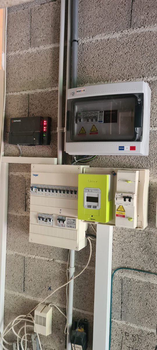 atexe_fr's tweet photo. 🔆🏡Vous avez un projet de rénovation énergétique?
Nous avons une solution!
Remplacement d’une chaudière à gaz par une pompe à chaleur avec un ballon thermodynamique et une installation photovoltaïque.
C’est➕d’économie,➕de confort et ➕écologique! #atexe #rénovation #enr https://t.co/iOON2t614b