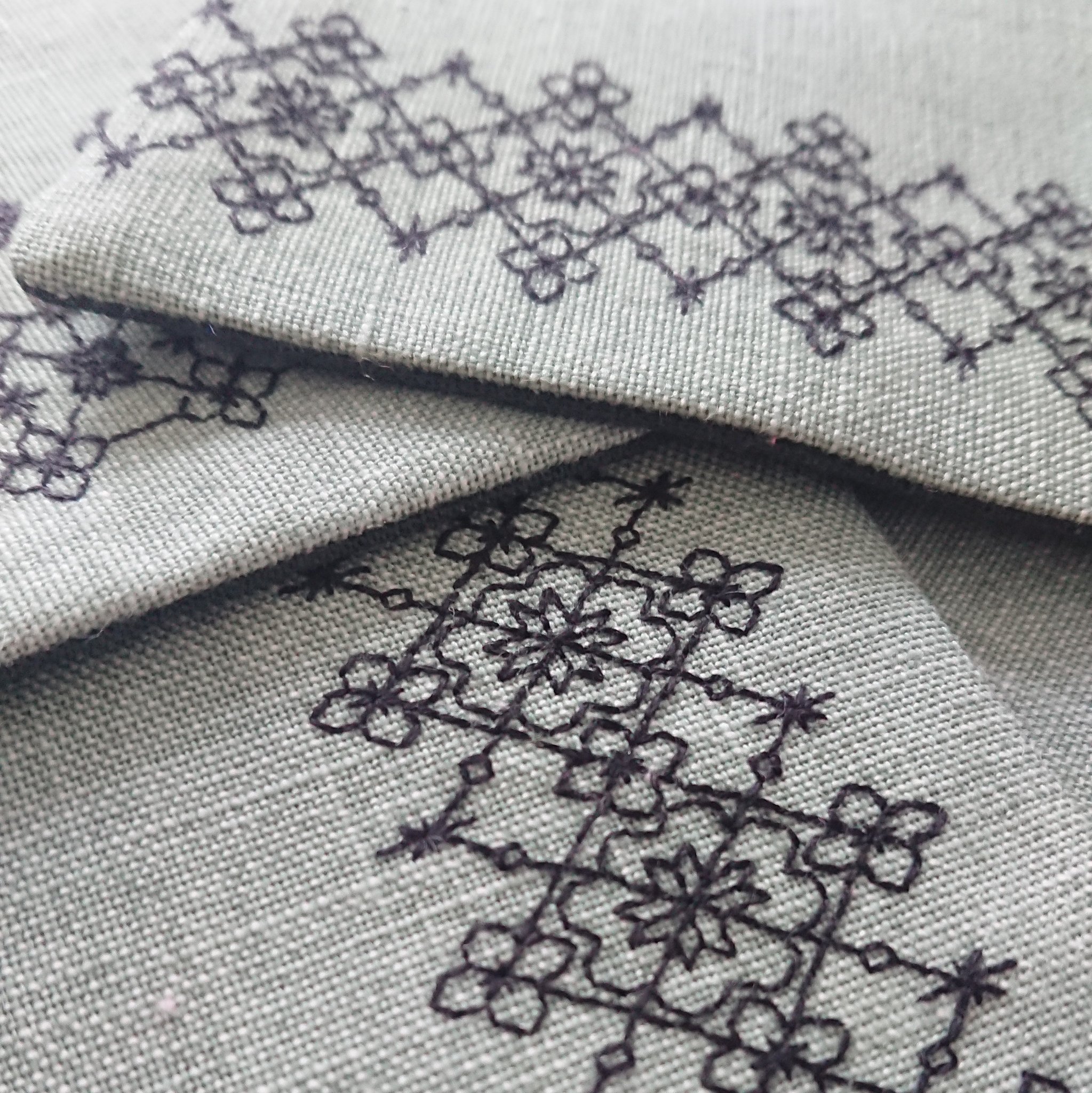 さんめひとめ@ブラックワーク刺繍 (@3me1me_stitch) / X さんめひとめ@ブラックワーク刺繍 (@3me1me_stitch) / X