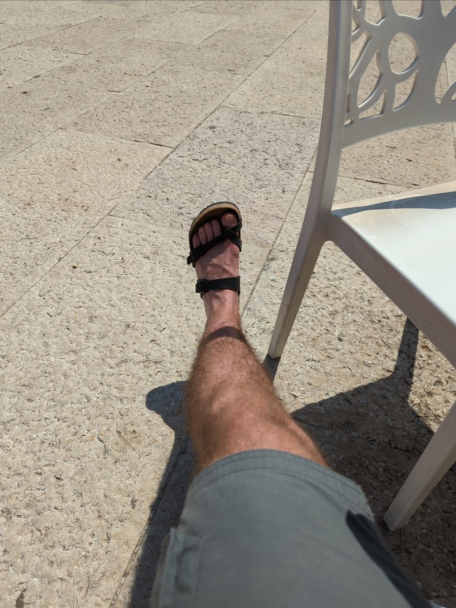 thewellhards's tweet photo. Io a fare ape da solo così https://t.co/1JCSHrN1sC