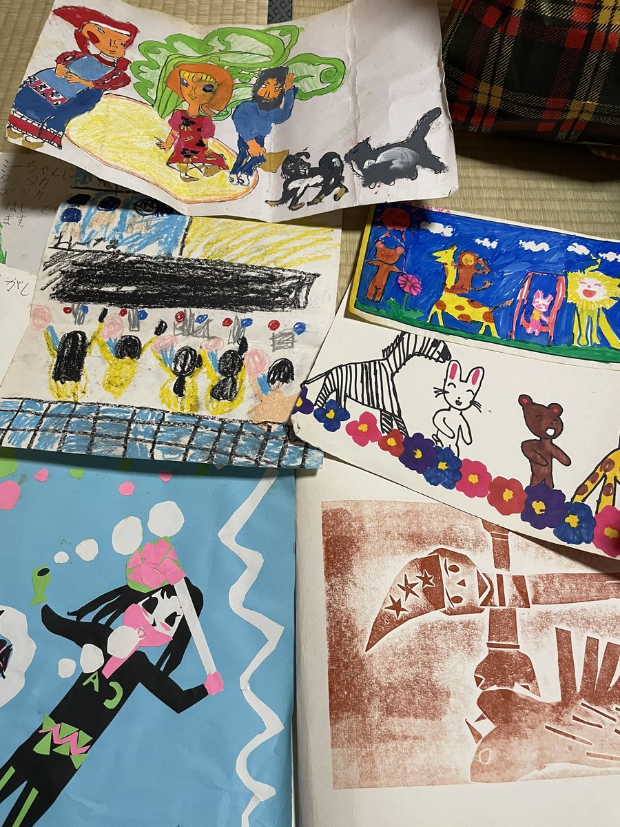 実家の押し入れから昔の絵やら懐かしのグッズが出てきた〜‼️懐かしい… https://t.co/SOxNCz3tTi
