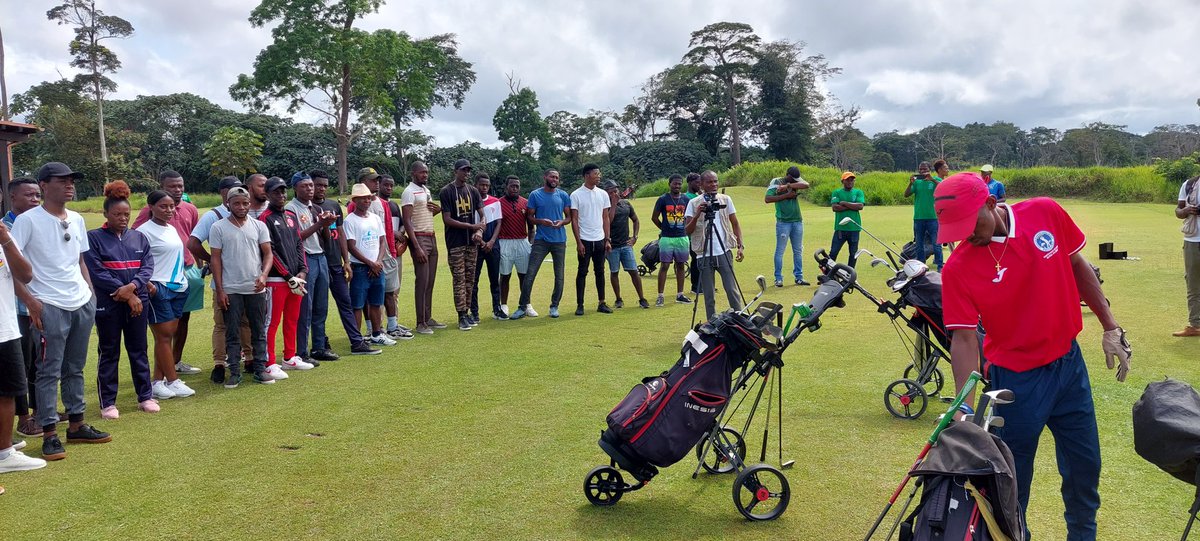 Jornada dedicada a los estudiantes de la Universidad AfroAmericana y del Instituto Tecnológico de Djiboloho para la iniciación del Golf y la futura academia en los campos del Gran Hotel Djiboloho <a href="/Feguigolf/">Federacion Ecuatoguineana de golf (Feguigolf)</a> <a href="/canalsol_tv/">Canal Sol</a> <a href="/soeguibe/">SOEGUIBE S.A.</a> <a href="/GHD_Official/">Grand Hotel Djibloho</a> <a href="/EgGetesa/">getesa.eg</a> <a href="/JomaSport/">Joma Sport</a> <a href="/GabrielObiang/">Gabriel Mbaga Obiang Lima</a>
