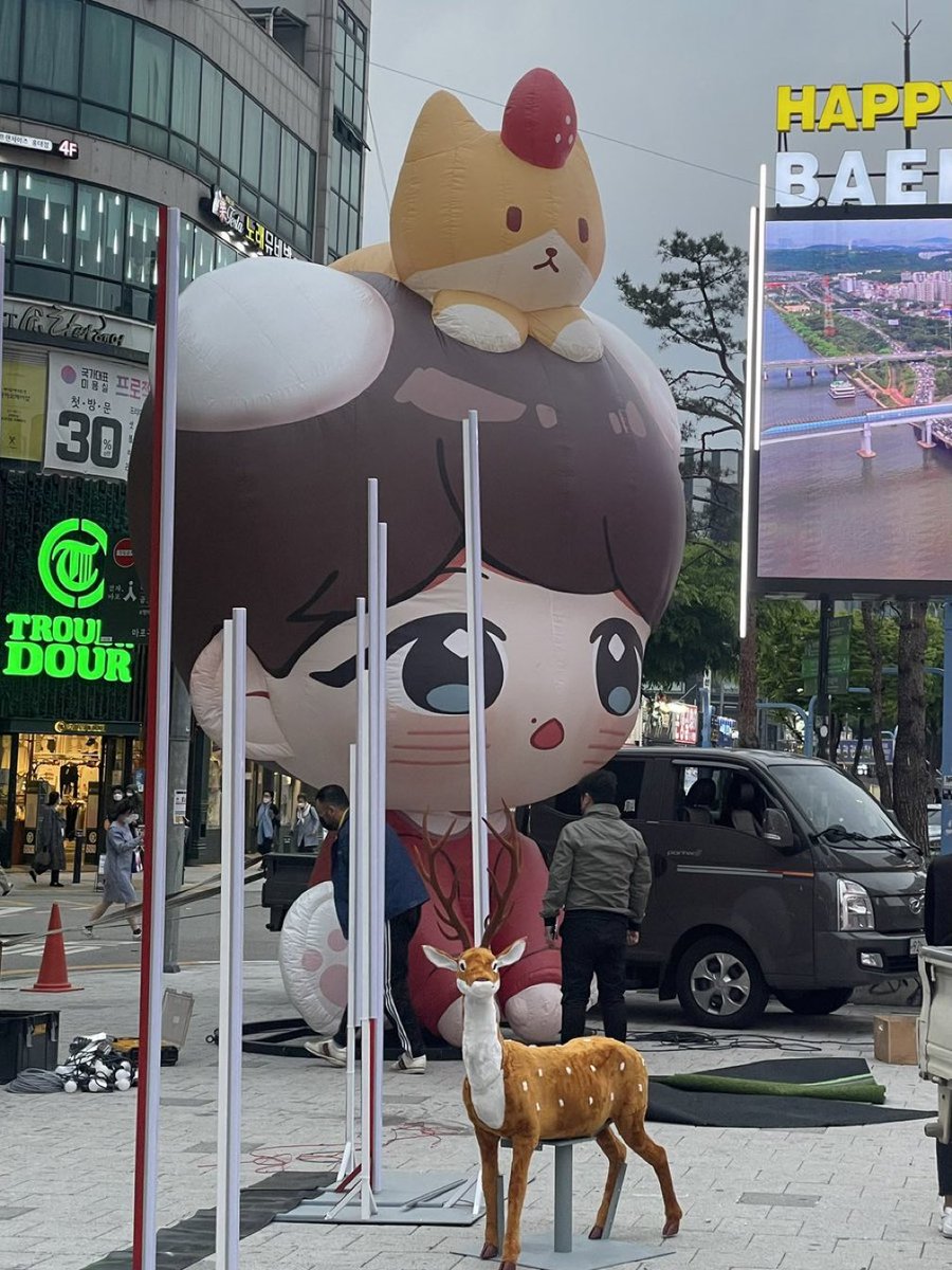 lightbaek614's tweet photo. AAAAA LOOK AT THATTTT KOREA WILL BE FULL OF BAEKHYUN BDAY EVENTS 😭😭😭😭❤❤❤❤ https://t.co/E7gjy06lqZ