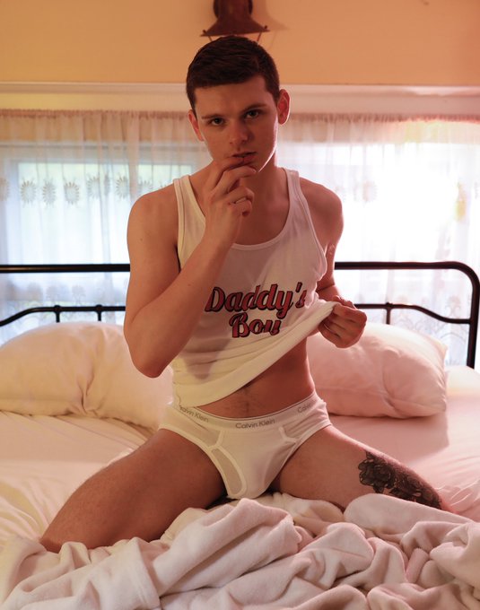 I wanna be your boy ??

?? if I can be yours? https://t.co/EjCM8LdcVU