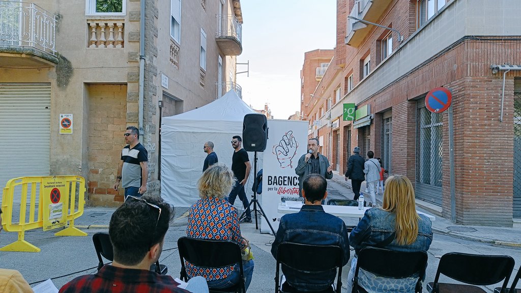 Comença la xerrada d'en David Casellas, un dels advocat dels <a href="/Bllibertat/">Bagencs per la Llibertat</a>!