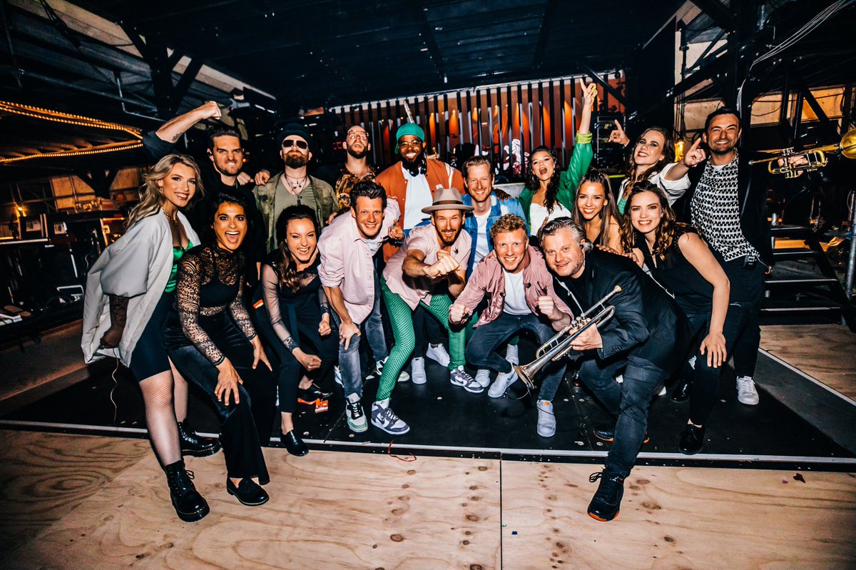 WÁT EEN BANDJE! Ik ben zo fucking trots op dit team❤️🤍
VVAL Huisband represent!

#vval #huisband #vrienden #amstel #band #drummer #drums #md #teamwork