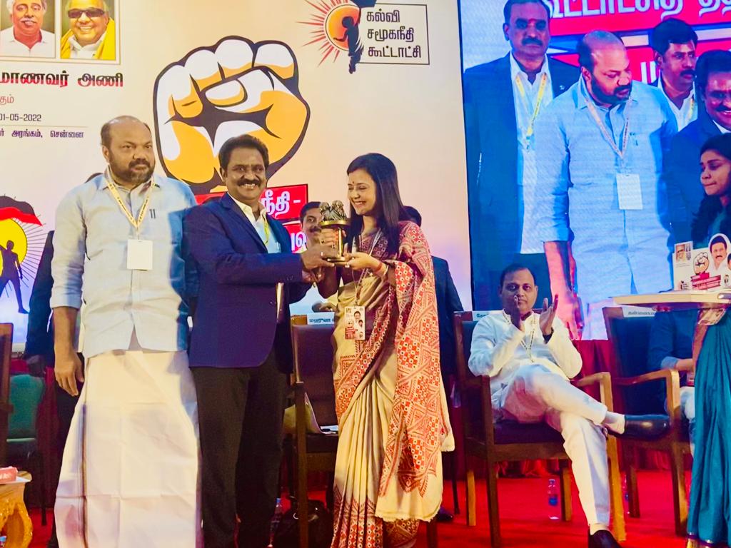 MahuaMoitra's tweet photo. Wonderful to address the DMK Youth Wing’s Student Conclave in Chennai today. With @Udhaystalin & @ThamizhachiTh https://t.co/ZeWifGVFA8