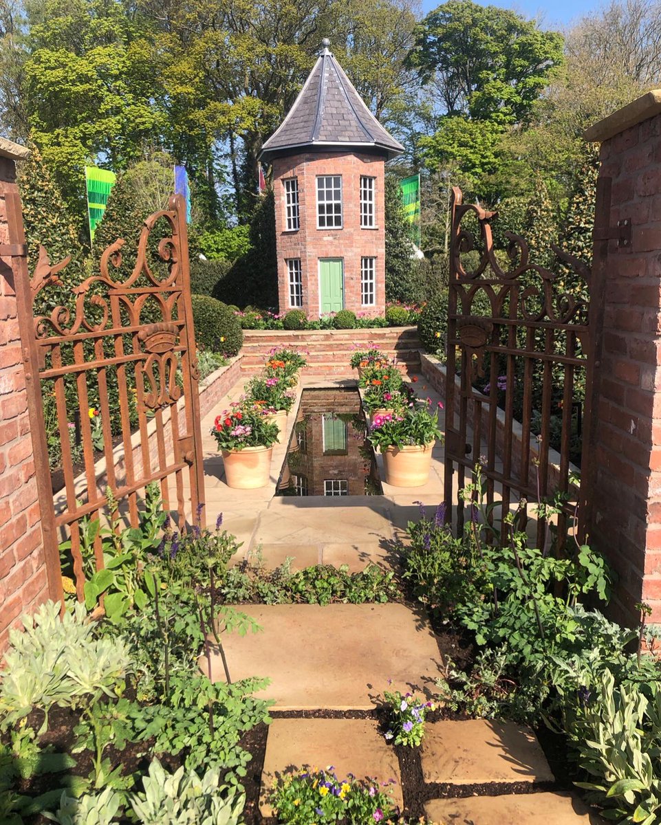 ursulafay's tweet photo. Last day of @GardenShowIRL and it’s blooming brilliant so don’t miss out #gardenshow #antrimcastlegardens #events https://t.co/s7XOtdOzVc