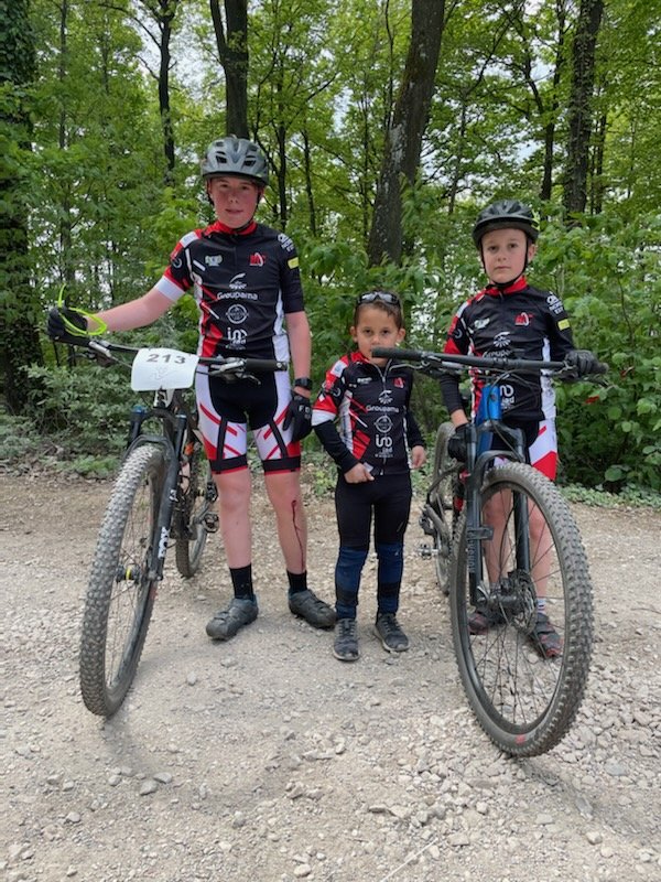 GroupamaFd51's tweet photo. En direct de la coupe @regiongrandest de VTT et championnat @DptMarne à #Mutigny quelques clubs accompagnés par @GroupamaNordEst #TonClubTonMaillot #mutualisme https://t.co/fnV0l13yGo
