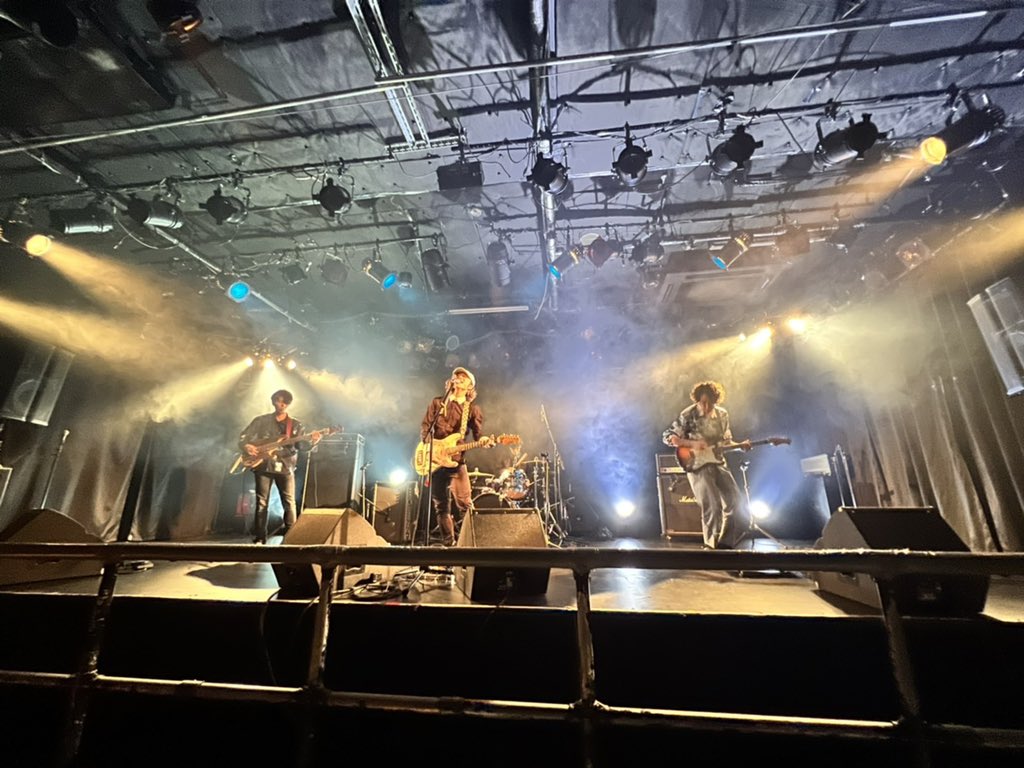 sayofan's tweet photo. 【クリエイテルありがとう！】
2022.04.30@高松MONSTER

レコ発呼んでもろてありがとう！
ひっさびさのライブめっちゃ楽しかったしこんなでかいステージで歌える日が来るなんてたまんないっすね。
かっこいい！て言われ過ぎてニヤニヤしながら無事全員帰国しました。
またかっこいいて言われに行きます https://t.co/AverkxKPpo