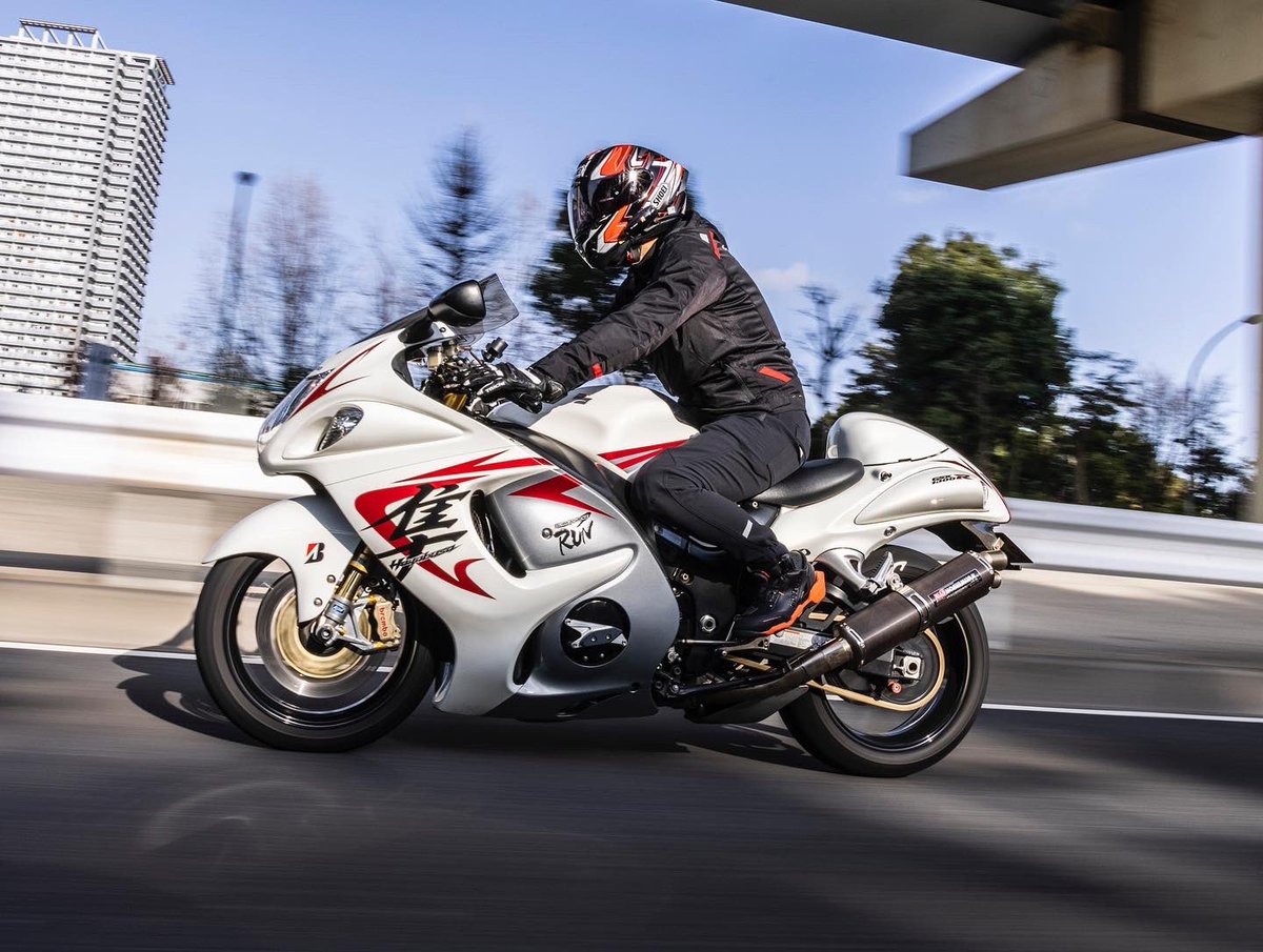 Step_Horita's tweet photo. こんばんは(^^)ステップ堀田チャンネルで先日アップしたバイクに特化したスタジオオーナーの矢本さんにインタビューしてみました!是非ご覧くださいませ♪ https://t.co/Wf8XSN0XyJ
#GSX1300R隼 #ハヤブサ #隼 #studioride https://t.co/SFoKztvP6D