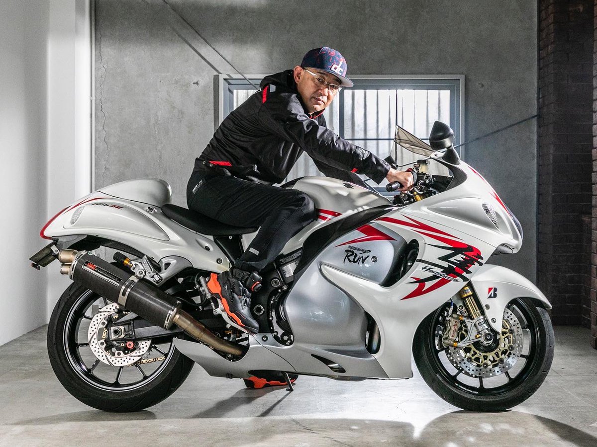 Step_Horita's tweet photo. こんばんは(^^)ステップ堀田チャンネルで先日アップしたバイクに特化したスタジオオーナーの矢本さんにインタビューしてみました!是非ご覧くださいませ♪ https://t.co/Wf8XSN0XyJ
#GSX1300R隼 #ハヤブサ #隼 #studioride https://t.co/SFoKztvP6D
