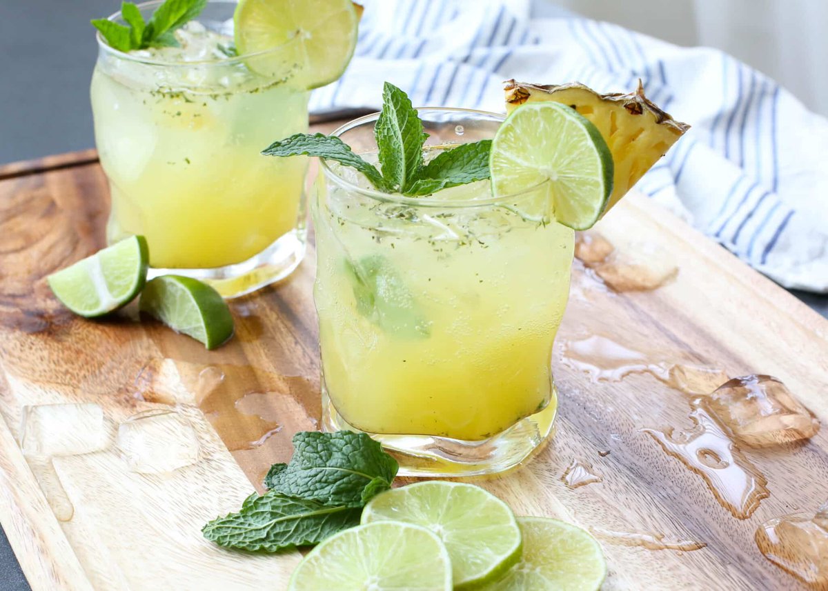 Pineapple, mint, lime, and rum? Yes, please!
barefeetinthekitchen.com/pineapple-mint…