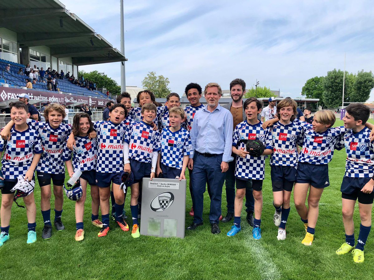 clemrossignol's tweet photo. Victoire des béglais du #CABBG en u12 pour la reprise du tournois Jacky Jameau du nom du demi de mêlée, entraîneur du CAB, qui nous emmena jusqu’au titre de champion de France en 1969 ! @FlorianDarcos @ELucbernet @raynaudjacques4 @Villedebegles #begles @CABeglais #rugby #cab https://t.co/7vCKmQmjTZ