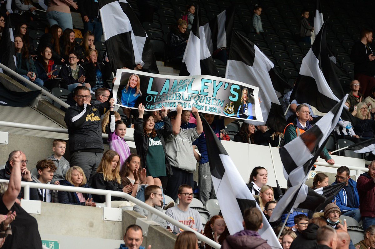 NUFCWomen's tweet image. 👏 Today’s attendance was an outstanding 22,134, which breaks our previous record set in January! 

Massive thank you to everyone who turned up! 

🖤🤍
