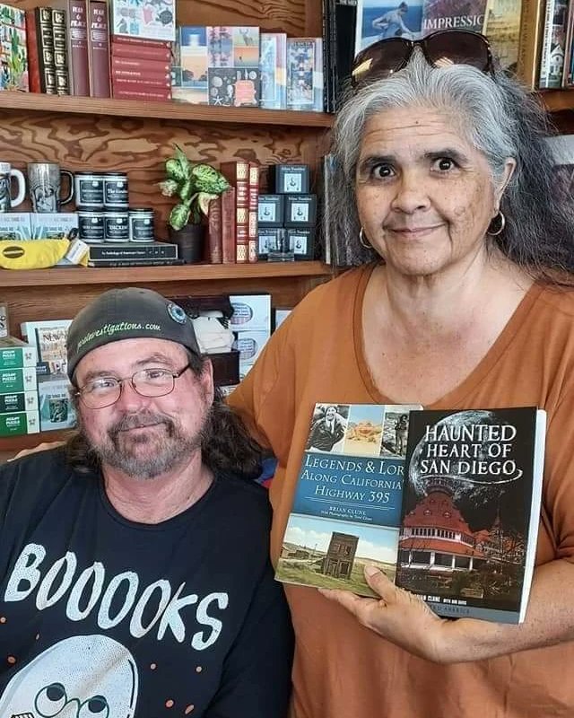 sandpiper_books's tweet photo. Thank you 💖 everyone for celebrating #IndependentBookstoreDay with us. Also thank you Brian, it was SO much fun. #HappyReading
#bookworms #BrianClune #readingrocks #reading #shoplocal #readingismagical #bookjoy #booknerds #bookaddict #supportlocalauthors @PLPIBrian https://t.co/Khi1VOwEvH