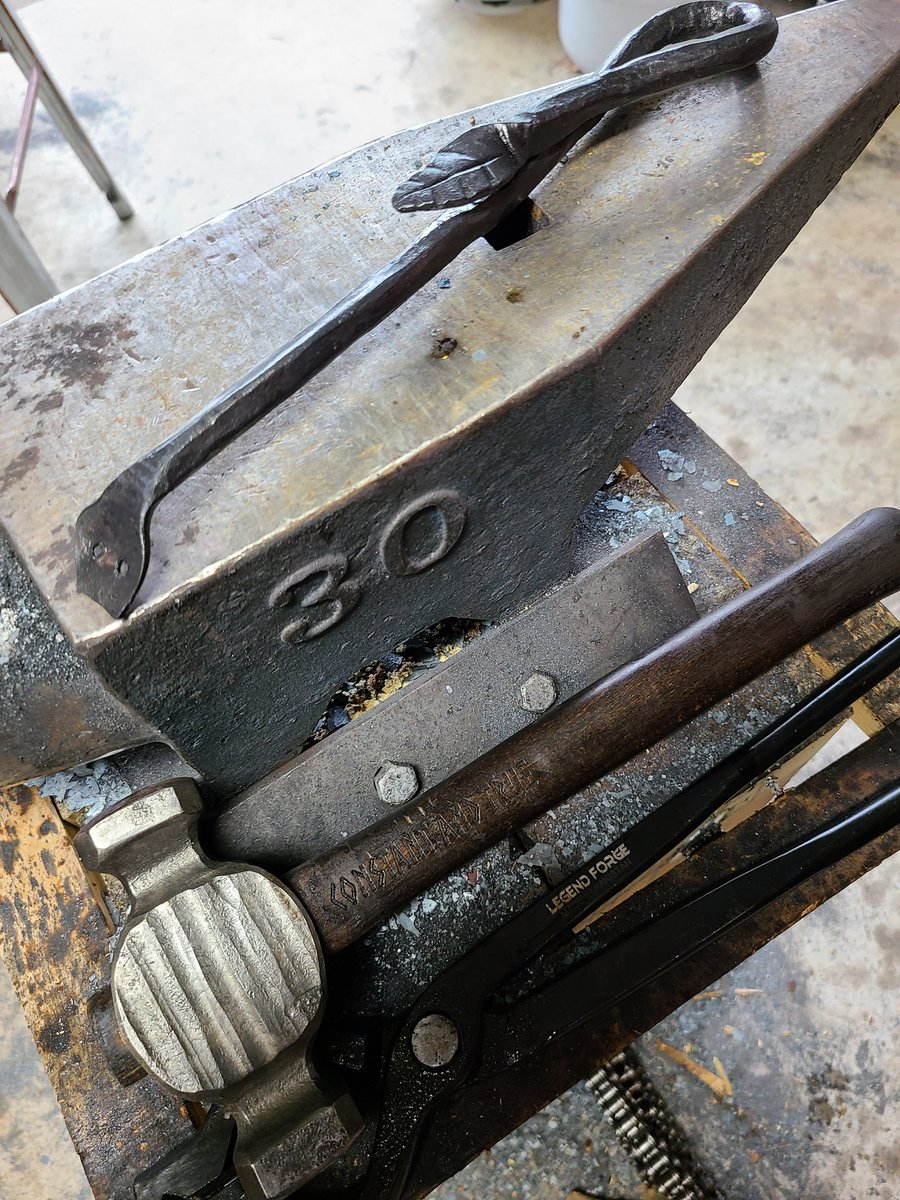 BlacksmithBird's tweet photo. Been working out in the forge this morning with @USAPhantomThief. Just finished up the handle for a coffee scoop! #constantandtrue #blacksmith #americanmade https://t.co/zgfhjHT5nE