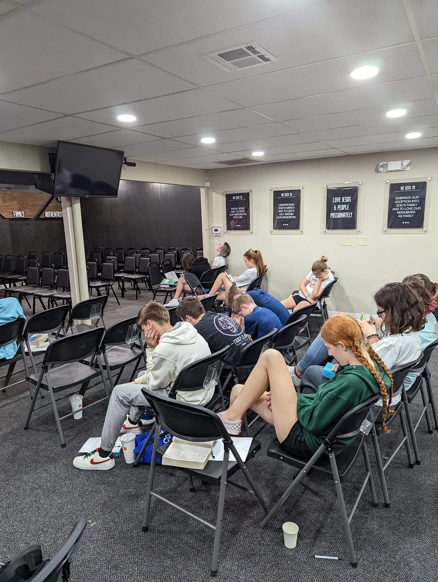 RiseStudentsWM's tweet photo. #DNow2022 was killer!!
@raginasianokc and @JakeMajor25 brought a great message for our Students!
And the Students had an amazing time!!
#RiseStudents #Discipleship https://t.co/SQDwrr2a7G