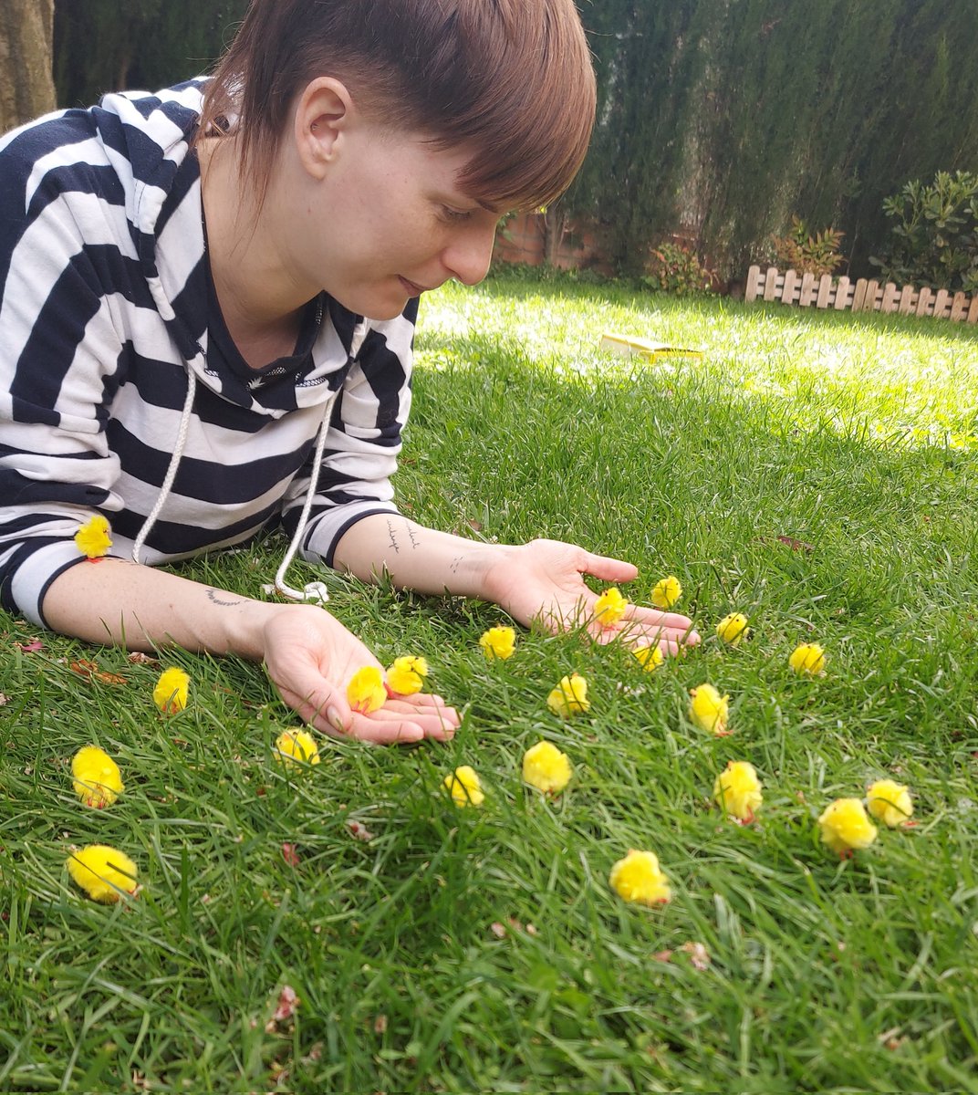 PLAION_ES's tweet photo. ¡¡Feliz día de la madre a todas las madres!! ❤️
Este año hacemos mención especial a la mamá de los 🐥🐥🐥, aquí planeando con sus pequeños el próximo #LostLoot... 😉 https://t.co/YbjDlDxTgL