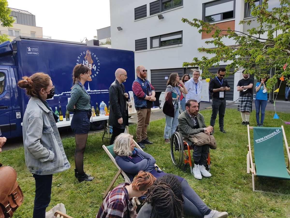 OuestHurlant's tweet photo. Merci, merci, merci ! A tous les bénévoles, invité•e•s, et festivalier•ère•s qui ont fait de cette première édition une si belle expérience ♥️ 
Merci à tous nos partenaires ☀️
Et merci aux collègues de l'organisation pour tout le boulot et le fun 😊 https://t.co/acpLObvwxw