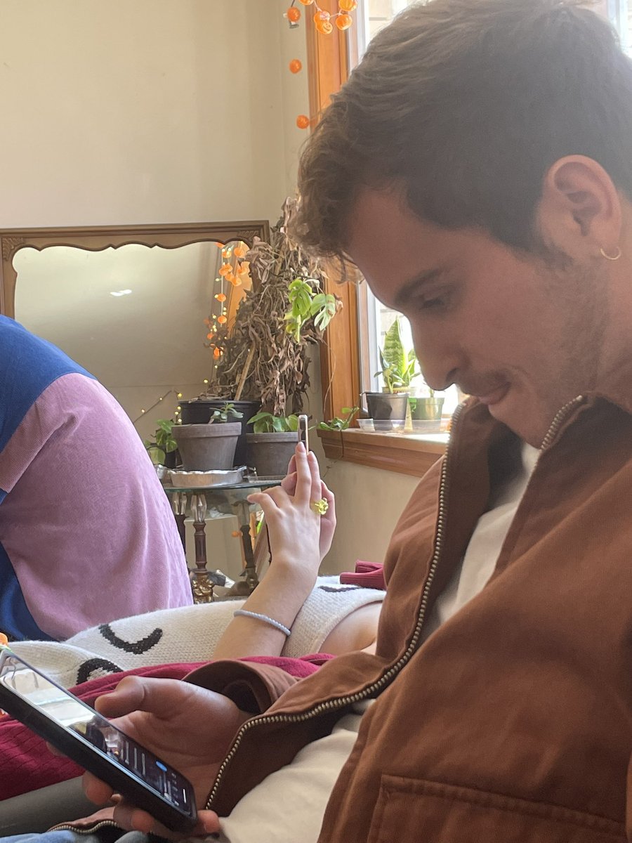 in case u were wondering what “getting back in the twitter game” looks like <a href="/sammmyarmko/">Sam</a>