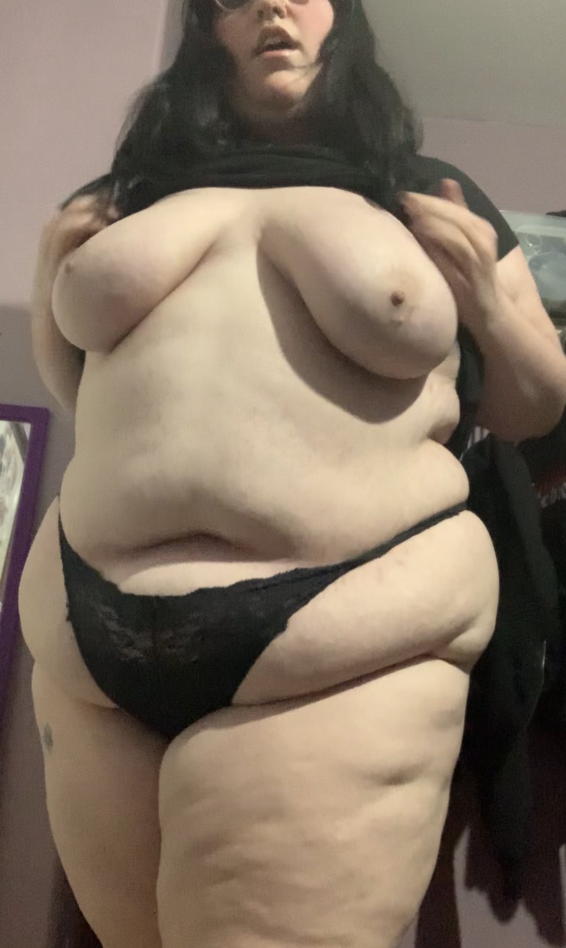 2 pic. Hey! I’m on onlyfans and fansly now!! Both sites will have the same content and price!!! I upload everyday! Check below if you’re interested:) #nsfwtwt #bbw #sellingcontent https://t.co/LfCqwxMRyX