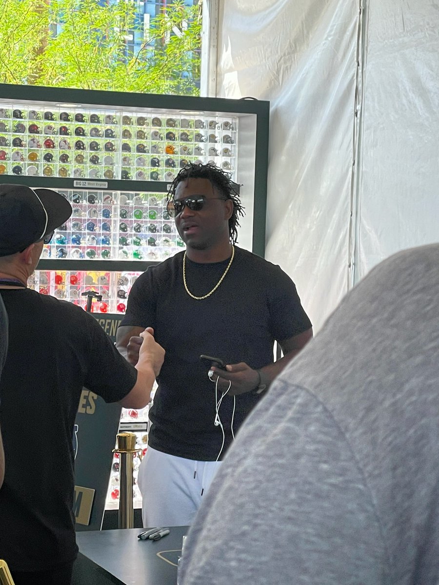 MrsJanMarieWest's tweet photo. I may have told Edgerrin James that I could hug his neck after he signed the football and mini helmet. #ImGladIHadSelfControl #ImSureHeIsToo #FromGoldTeethToGoldJacket #Draft2022 #Colts https://t.co/MjuXplBBd1
