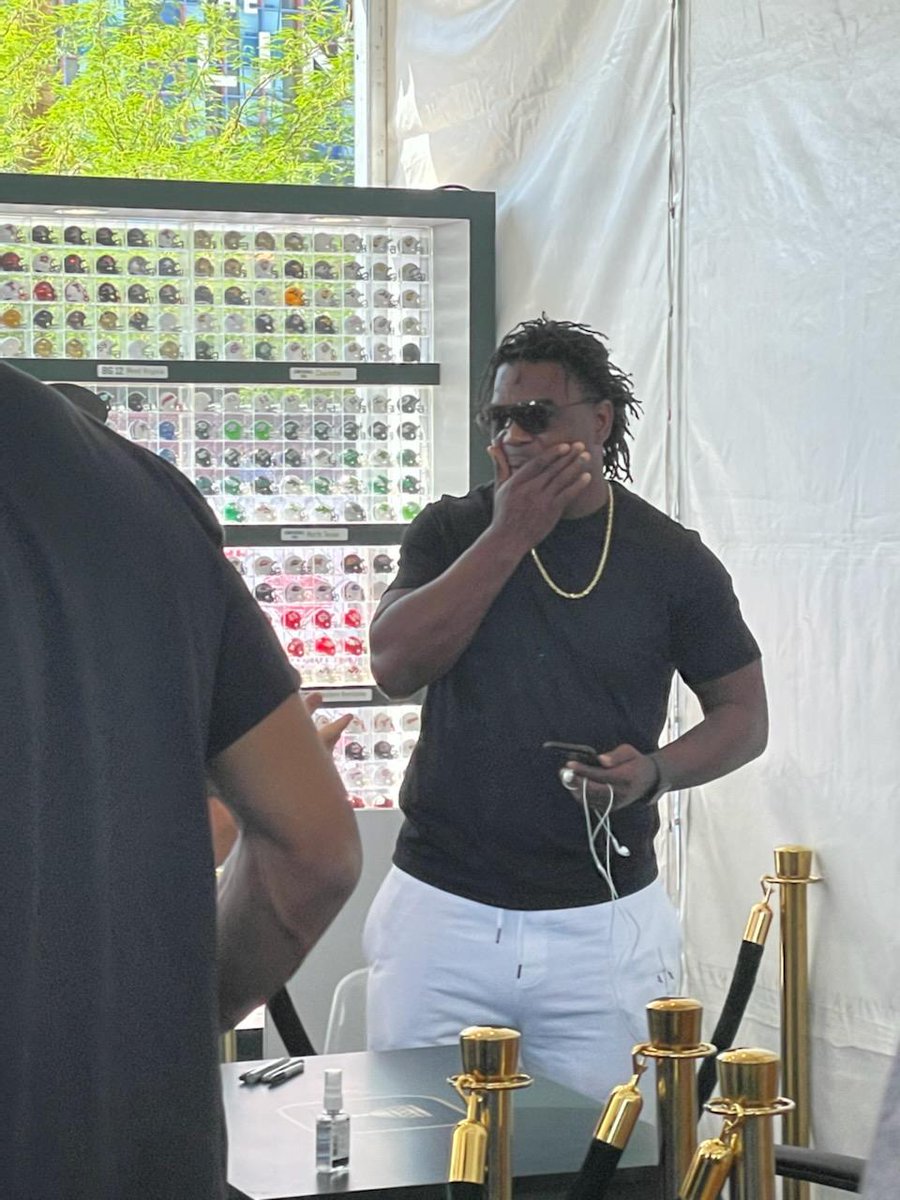 MrsJanMarieWest's tweet photo. I may have told Edgerrin James that I could hug his neck after he signed the football and mini helmet. #ImGladIHadSelfControl #ImSureHeIsToo #FromGoldTeethToGoldJacket #Draft2022 #Colts https://t.co/MjuXplBBd1