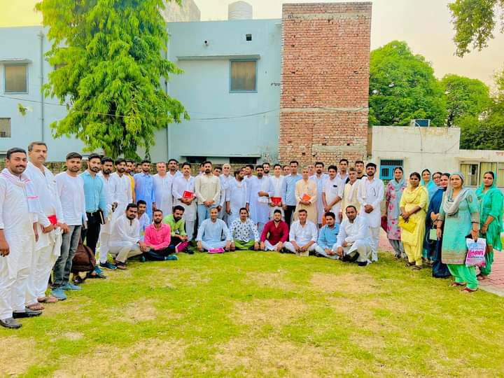SarvahitParty's tweet photo. सर्वहित पार्टी के करनाल मंडल के 7 जिलों के विशिष्ट कार्यकर्ताओं का प्रशिक्षण करनाल में रहा। जिसमें कैथल, करनाल, पानीपत ,पंचकूला, अंबाला, यमुनानगर और पानीपत जिलों के विशिष्ट कार्यकर्ताओं ने हिस्सा लिया ।अगले सप्ताह रविवार को रोहतक मंडल के कार्यकर्ताओं का प्रशिक्षण रहेगा। https://t.co/UnBYk9x46O