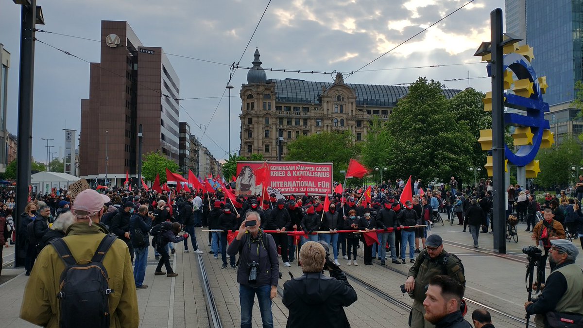 beobachterffm's tweet photo. Die Demo zum #1Mai in Frankfurter stellt sich nun auf. 

#ffm0105 https://t.co/DihRqQMr10