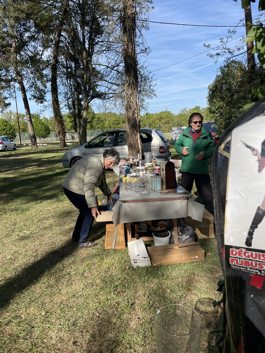 DaugeValerie's tweet photo. #1Mai2022 Merci au comité des fêtes qui est très impliqué dans la commune de Orches pour l’organisation du vide grenier et d’une randonnée. #Chatellerault2 #ruralité #çabouge https://t.co/xH1OgiGtKQ