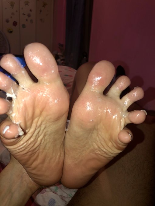💦🦶🏼 https://t.co/EfvT1WDorC<a href="/tag/feet"class="tags"><span>#feet</span></a><a href="/tag/toes"class="tags"><span>#toes</span></a><a href="/tag/soles"class="tags"><span>#soles</span></a>