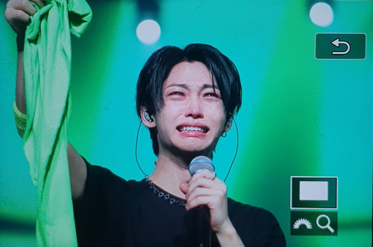 울면서도 자기몫 해내는 타입