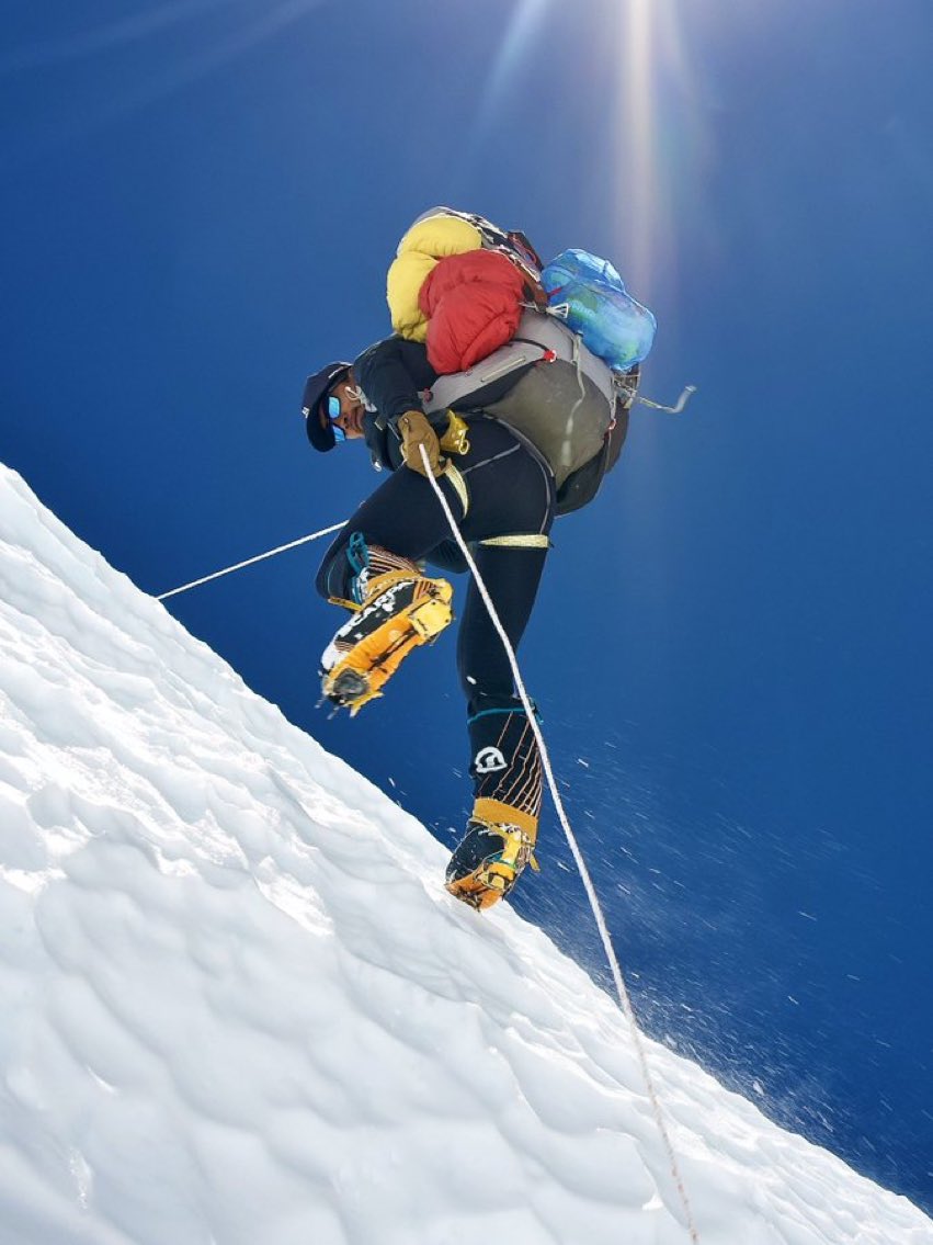8LL19's tweet photo. Everest. https://t.co/Ru643DtkwF