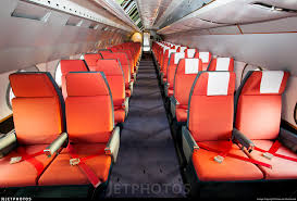 USAS_WW1's tweet image. 2/ #France #avgeeks #aviation France's Caravelle was world's first short/medium range commercial passenger jet (9 years before B-737). Crew: 3; 80 passengers; 105' l x 112.5' w x 28.6' h; 2 × Rolls-Royce Avon Mk.527 turbojet engines (11,400 lbf thrust).