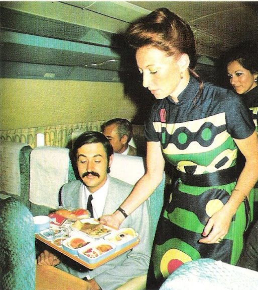 USAS_WW1's tweet image. 2/ #France #avgeeks #aviation France's Caravelle was world's first short/medium range commercial passenger jet (9 years before B-737). Crew: 3; 80 passengers; 105' l x 112.5' w x 28.6' h; 2 × Rolls-Royce Avon Mk.527 turbojet engines (11,400 lbf thrust).