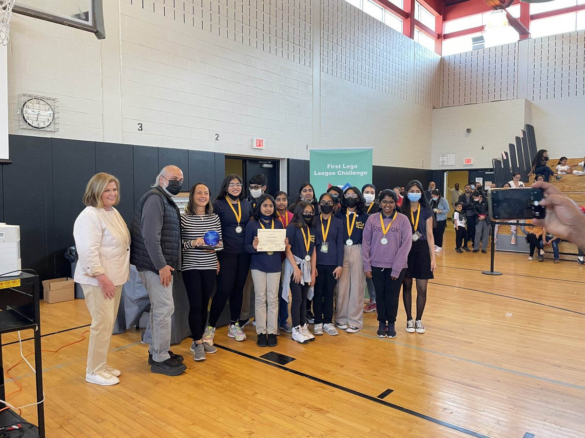 FrankConwellMS4's tweet photo. @FrankConwellMS4 @rstellatoMS4 @ap_gonzalezMS4 Congratulations to the MS4 Robotics team for placing 1st in the Core Values category! Your hard work showed how your project will have an impact and be inclusive! We are so proud of all of you! #MS4Robotics #MS4Wizards https://t.co/aq0yqpCp1N